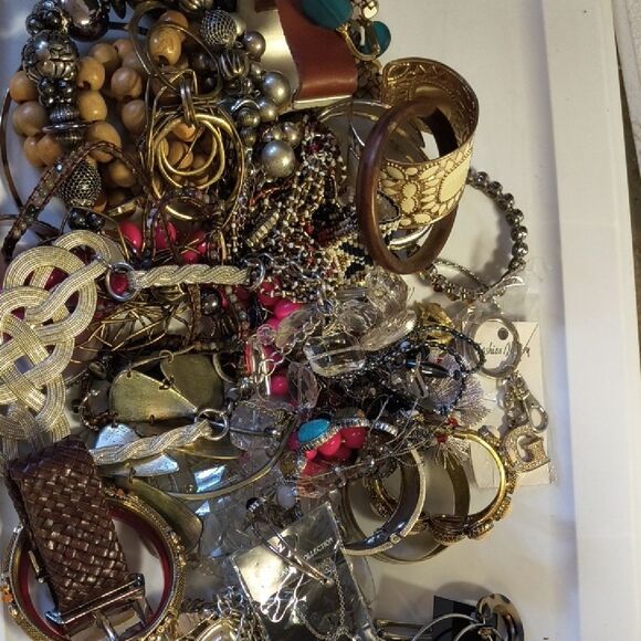 Jewelry - Mixed Bag Of Jewelry lot 100